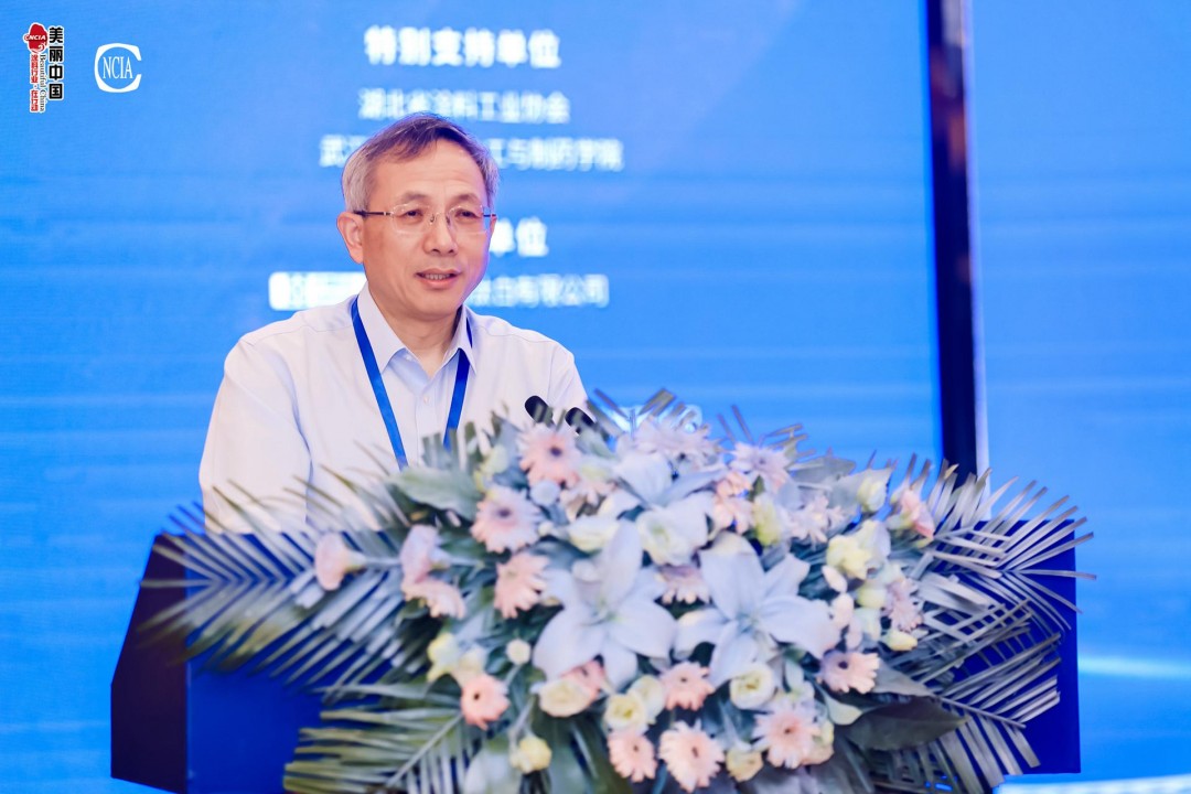中國(guó)涂料工業(yè)協(xié)會(huì)技術(shù)專家工作委員會(huì)主任桂泰江主持會(huì)議